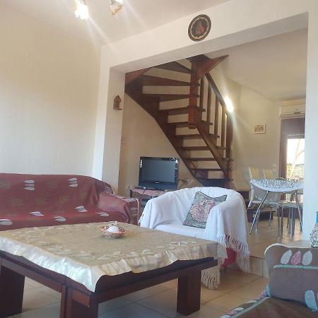 Ferienwohnung Μεζονετα Nea Roda Exterior foto