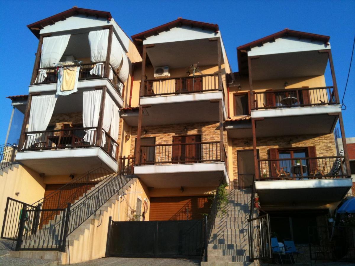 Ferienwohnung Μεζονετα Nea Roda Exterior foto